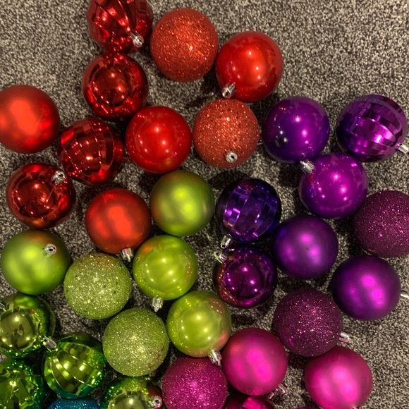 Assorted Ornaments (48) - Picture 2 of 9